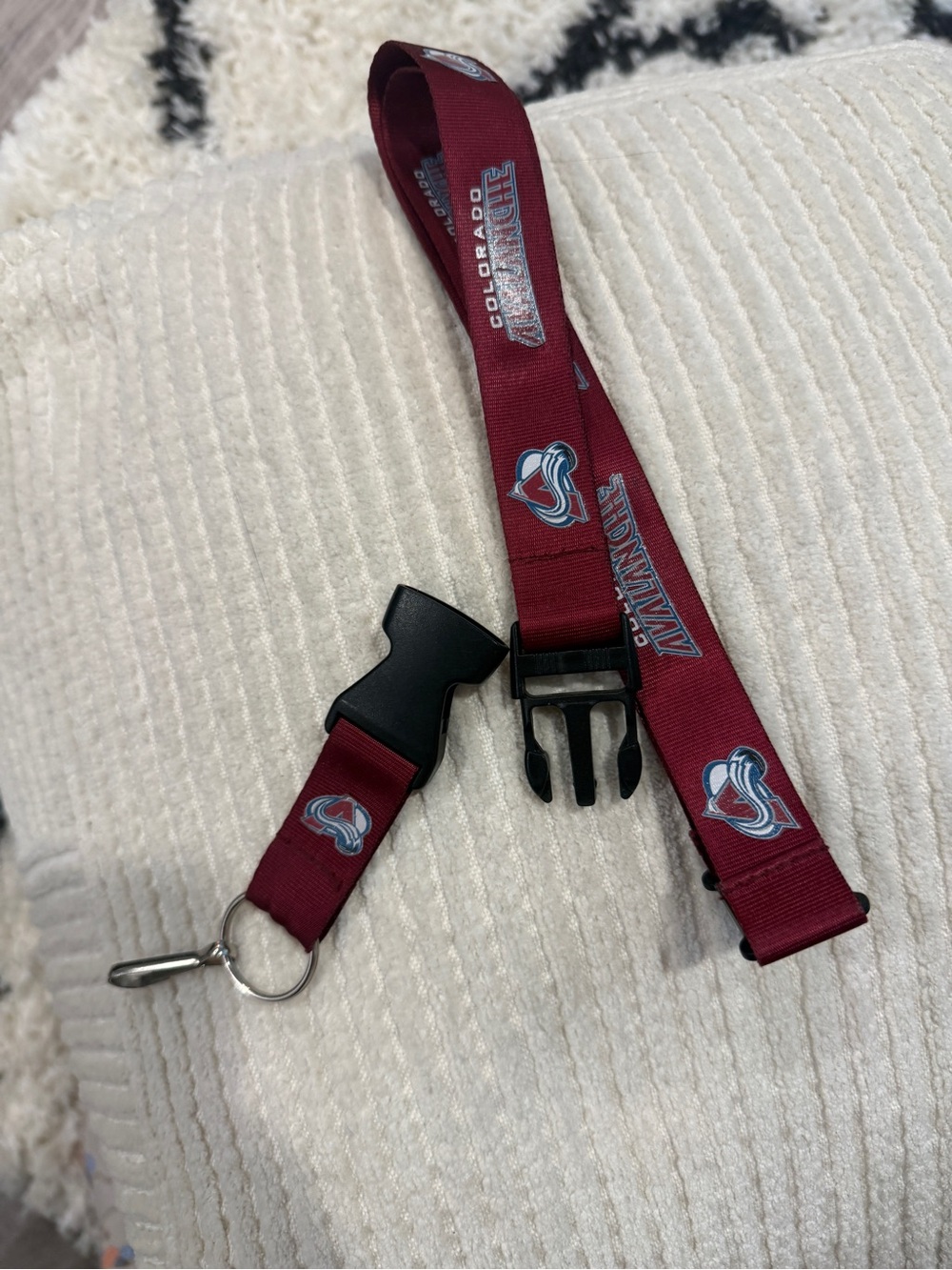 Colorado Avalanche NHL Breakaway Lanyard Keychain ID Badge Holder Detachable - Picture 5 of 5